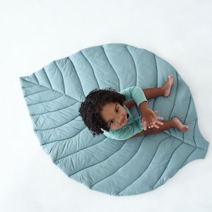 Sage Green Leaf Baby Play Mat – Organic Cotton Tummy Time Rug – Soft Floor Mat for Baby Nursery & Playtime