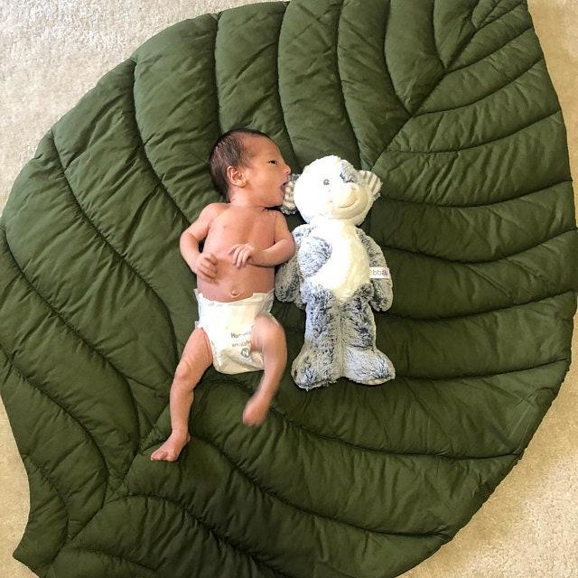 Dark Green Leaf Play Mat – Montessori Baby Mat – Organic Cotton – Safe from Birth – Neutral Nursery Rug