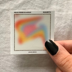 Help-sticker bij stress | esthetische trendy laptopsticker aura geestelijke gezondheid
