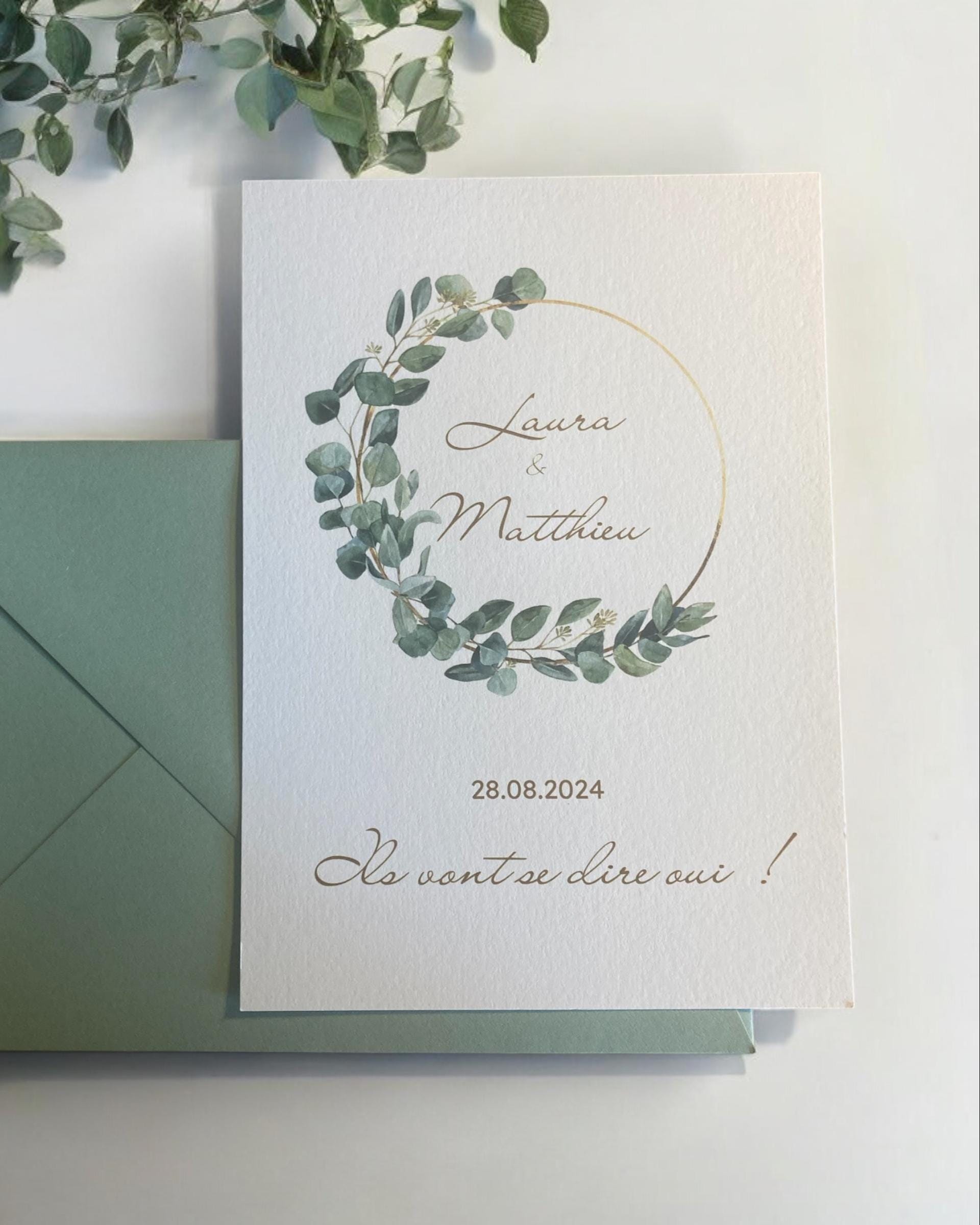 Faire part de mariage chic blanc et vert, design eucalyptus