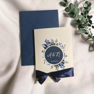 Faire part de mariage bleu nuit, fleur aquarelle bleu, élégant eucalyptus bleu
