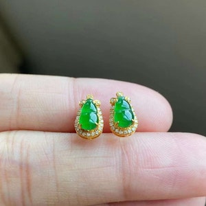 Jade earrings / natural type-A jadeite / green jade / with certificate