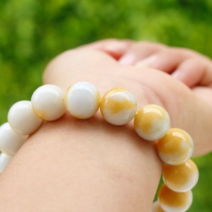 Jade Armband / weiße Mischung gelb / Jadeit Perlenarmband / Typ A Jade / Perlengröße 13,5 mm /natur / zertifiziert