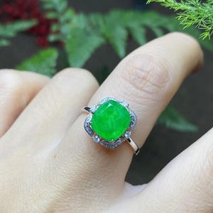 Natural Vivid Green Jadeite Ring in 18k Solid Gold with Diamonds