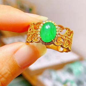 Vintage Intricate Jade Ring | Vivid Green Cabochon Jadeite Ring | 18K Yellow Gold | Certified Type A Jade | Grade A Jadeite | Statement Ring