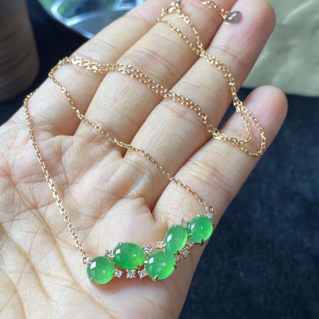 Jade Pendant 18K Solid Gold Beautiful Green Apple Jade Set in 18K