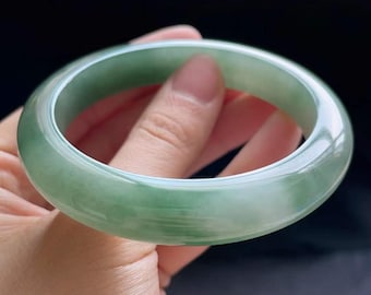 56.4 mm 認定タイプ A 100%天然ライトグリーンラウンドカット翡翠