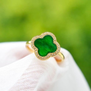 Jade ring 18K solid gold Beautiful natural green jadeite in 18K solid gold setting.