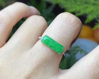 14k 上品なアイシーインペリアルグリーン翡翠リング、ハロー
