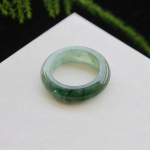 Jade Ring hell- und dunkelgrün Jadeit Ringschiene Natur Typ ein Jadeit Jade