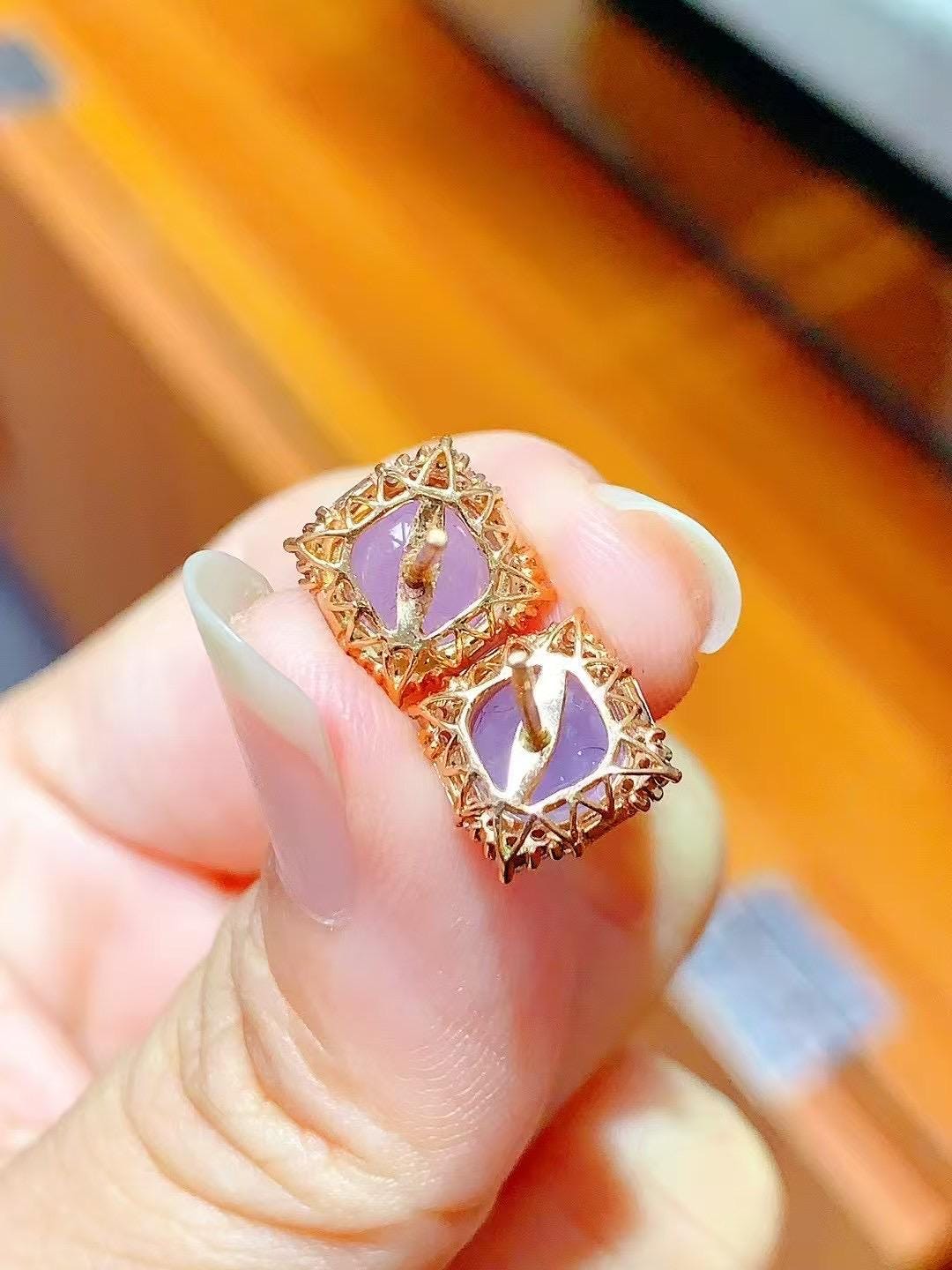 ラベンダー色の翡翠スタッドピアス｜18Kローズゴールドダイヤモンド