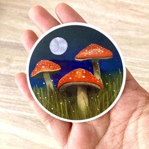 Pegatina de vinilo impermeable de hongos lunares mágicos / Pegatina redonda de vinilo brillante impermeable de 2,5 pulgadas para portátiles y botellas de agua