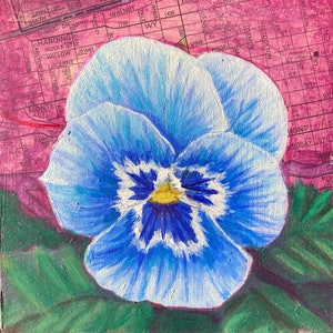 Mini Blue Pansy Flower Original 4x4 in. Pintura en el mapa - Arte floral diminuto - Arte floral en panel de madera