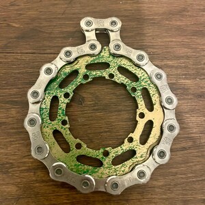 Enfeite de Natal em forma de bicicleta, feito à mão com corrente de bicicleta reciclada – Decoração Steampunk, Detalhe em Metal Reciclado