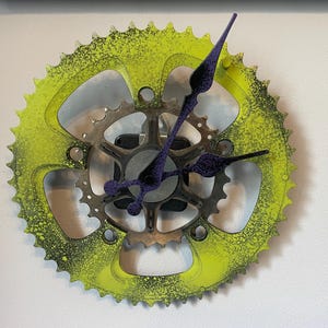 Upcycled Bicycle Gear Wall Clock – Industrial Steampunk Home Décor