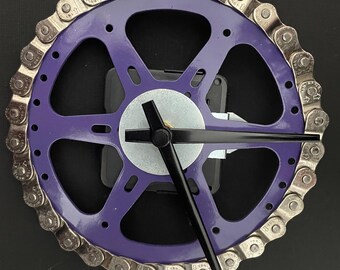 Reloj de cadena de bicicleta reciclada de color morado – Regalo para ciclistas – Decoración de pared para tiendas de bicicletas