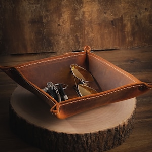 Benutzerdefinierte Leder Valet Tablett, personalisierte Leder Catchall, Leder Organizer, Geschenk für Papa, Schreibtisch Dekor, Geschenk für Männer, Vatertagsgeschenk