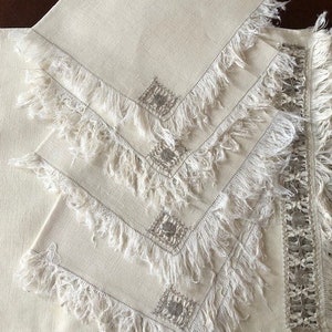 4 Beige Irish Linen Fringed Placemats and 4 matching Napkins in MINT vintage condition.