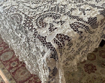 Stunning ecru handmade Point de Venise Lace TABLECLOTH/BEDSPREAD 86X102 inches Made in Italy circa 1940. MINT condition.