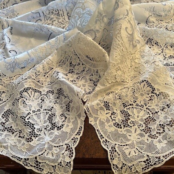 NEW PRICE Magnificent White Irish Linen luxury Tablecloth w Point de Venise lace + blue embroidery 66X116" + 12 napkins. MINT condition.