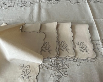 Mantel vintage de lino irlandés Madeira con 8 servilletas, bordado floral a mano.