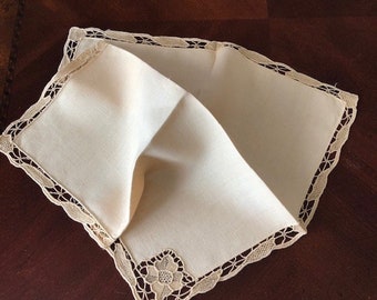 2 Ecru linen and handmade Point de Venise lace napkins 17X17 inches. MINT condition.