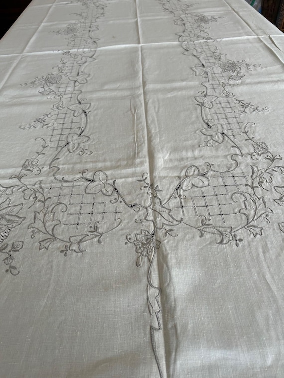 ポルトガルマデイラ島　ハンドメイドテーブルクロス　ヴィンテージ ポルトガルマデイラ島 ハンドメイドテーブルクロス ヴィンテージ