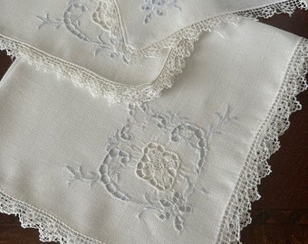 6 Hermosas servilletas Point de Venise + Filet Lace blanco de lino irlandés 16X16 cuadrados. Fabricado en Italia en 1960 y en perfecto estado.