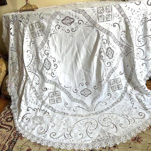 Antique 94&quot; Round White Linen TABLECLOTH. Italian Whitework Reticella, Cutwork, Embroidery, Filet Lace. Italy 1920. Needs some easy repair.