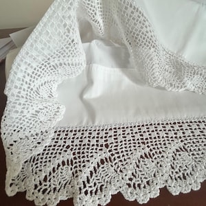 Premium white cotton PILLOWCASES 28X20.5 + 3" hand crochet lace border.  Made in USA c 1980. Pristine condition.