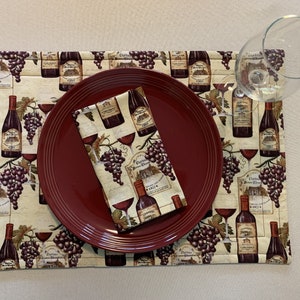 Quilted Placemats and Napkins, Set of 2, Handmade Placemats, Cloth Napkins, Placemats for Bar, Wine Bottle Placemats, Grapes Kitchen Decor