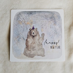 Karte zum Neujahr Happy New Year Bär | A6 | frohes neues Jahr | Aquarell Illustration | Handlettering Postkarte 15 x 15 cm