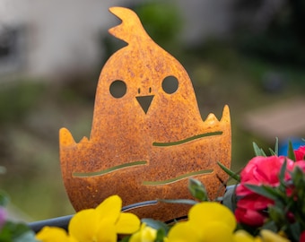 Rusty metal chick – Spring garden decoration – Metal figure for Easter decoration