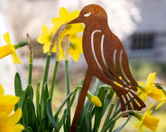 Bird-shaped flower stakes as garden decoration - dried flowers - rusted metal - garden art - garden ornaments - Easter gift