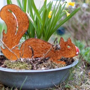 Eichhörnchen als Gartendeko Geschenk Edelrost Muttertag Gartenschmuck Geschenk Idee ER und SIE Bild 6