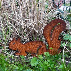 Eichhörnchen als Gartendeko Geschenk Edelrost Muttertag Gartenschmuck Geschenk Idee ER und SIE Blumenbeetstecker