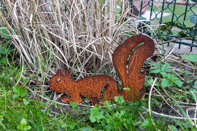 Eichhörnchen als Gartendeko Geschenk Edelrost Muttertag Gartenschmuck Geschenk Idee ER und SIE Blumenbeetstecker