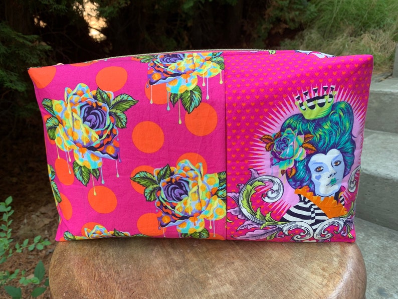 Queen of Hearts and Painted Roses XL Toiletries Bag, Medium Pack Queen of Hearts and Painted Roses XL Toiletries Bag, Medium Pack