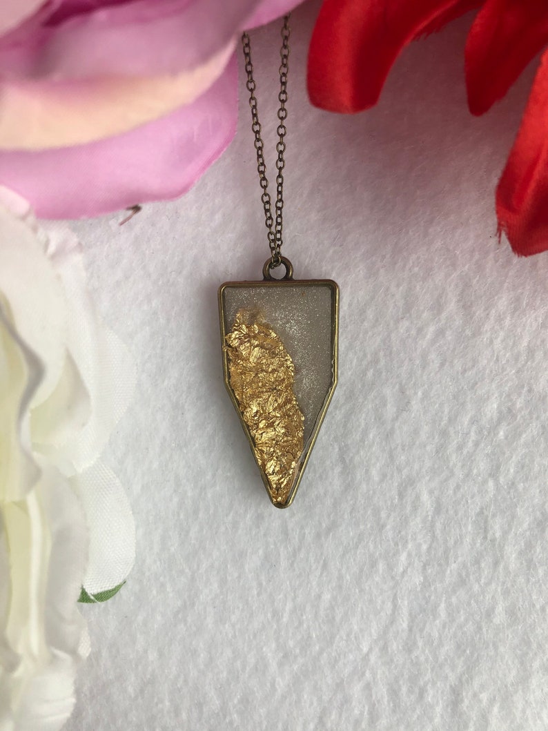 Simple Gold Resin Necklace