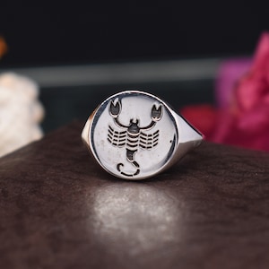 Statement sterlingzilveren ring, zegelteken schorpioen, sterrenbeelden, fijne sieraden astrologie, horoscoop huwelijkscadeau voor kerst