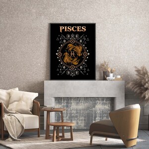 Puede incluir: Un p&oacute;ster en blanco y negro con la palabra "Pisces" en letras doradas. El p&oacute;ster presenta una imagen estilizada de dos peces en un c&iacute;rculo con formas geom&eacute;tricas y s&iacute;mbolos.