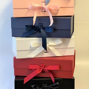 Magnetic gift boxes with ribbon - blank/unpersonalised