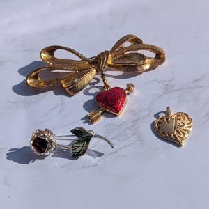 Vintage Heart Rose Theme Brooch/Pendant