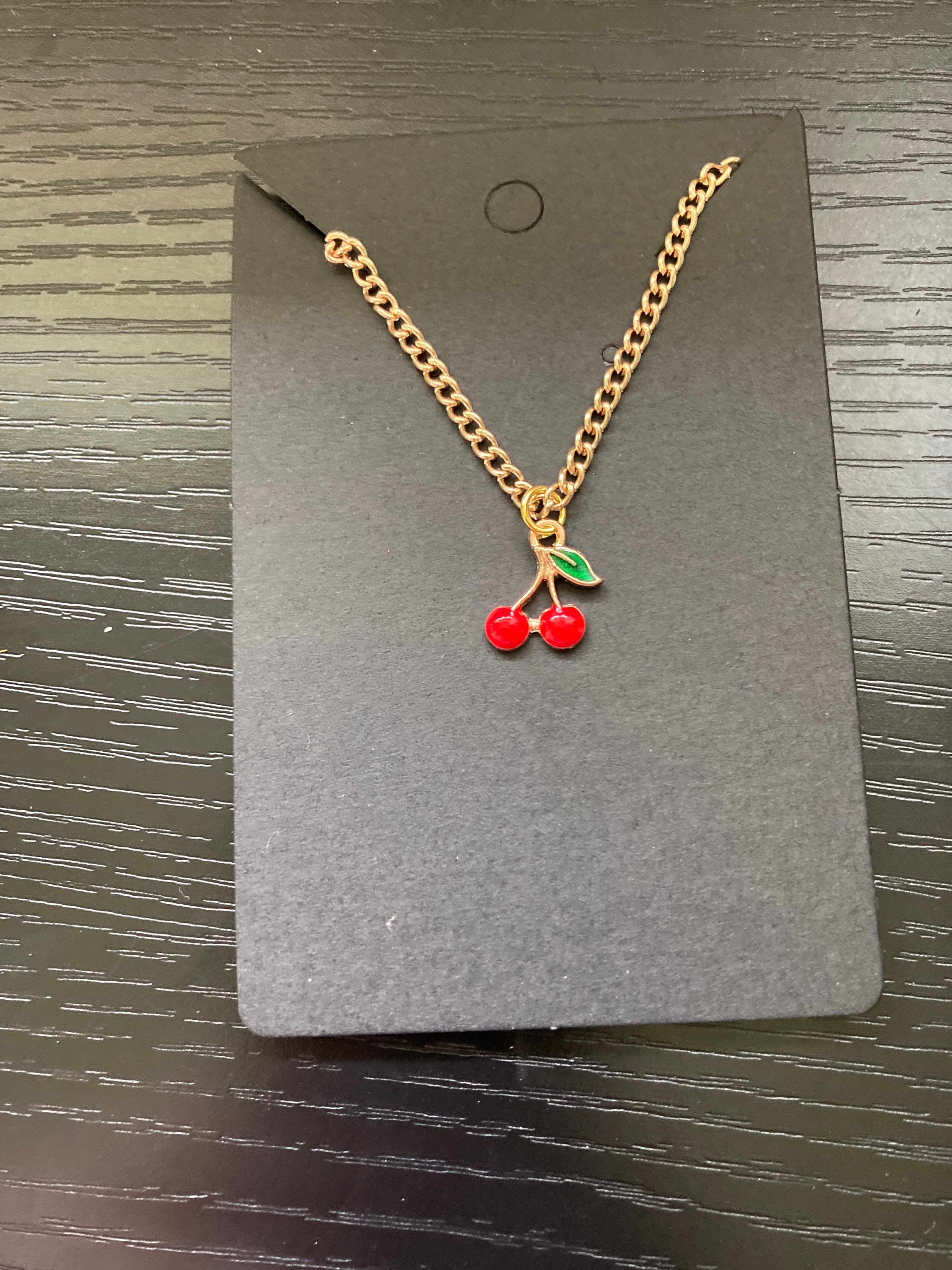 Eine Goldene Kette Halskette Mit Niedlichen Cherrie Charme | Etsy