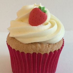 12 Sugar Strawberries- Edible, Unique & Handmade in the UK!