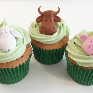 6 Sugar Farm Animals- 2 Sheep, 2 Pigs and 2 Cows. Edible, Unique & Handmade in the UK!