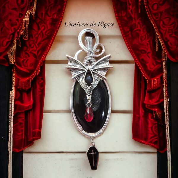 Le collier Lestat réalisé avec une agate druzy noire. Collection dracula.