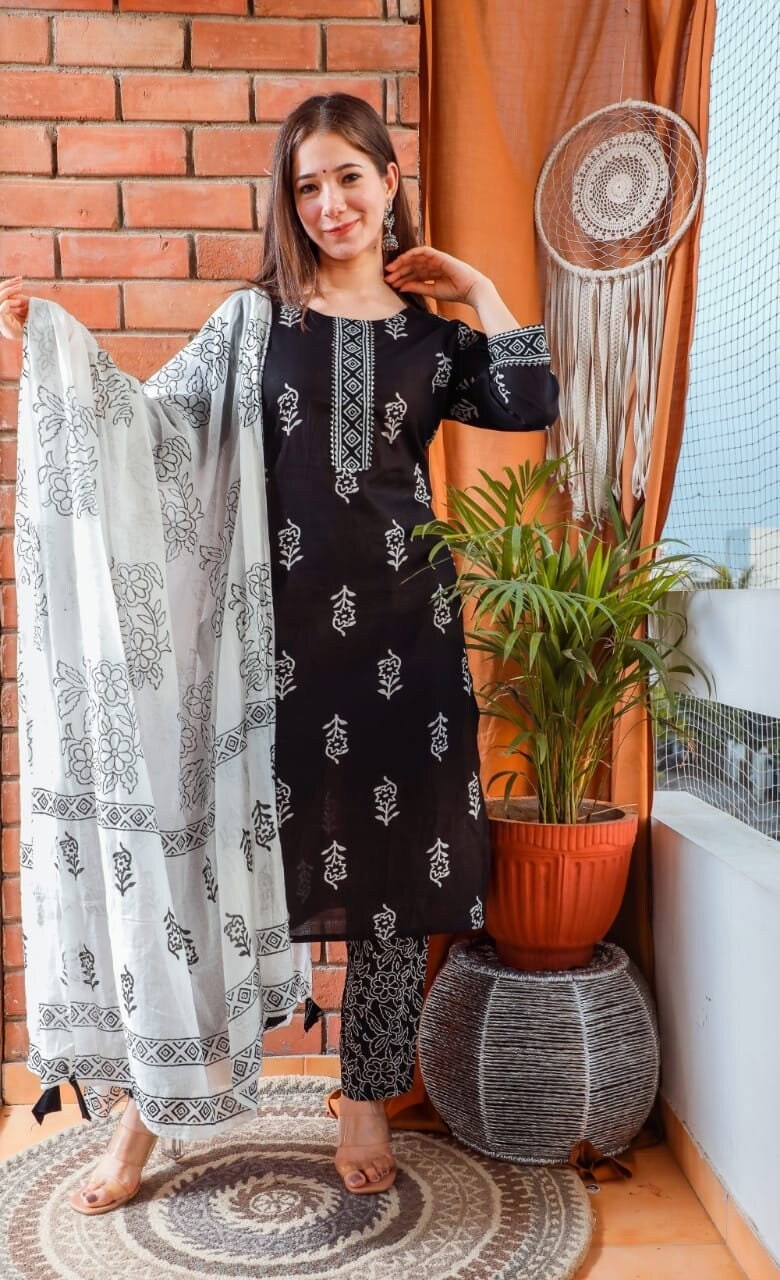Beautiful Black Color Kurti Pant With 