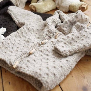 Modello di maglia per giacca a vento con cappuccio per bambini, taglia DK da 22 a 24 pollici (la taglia può essere adattata), PDF scaricabile, disponibile solo in INGLESE