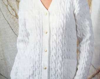 Modèle de tricot pour femme cardigan torsadé avec poches en PDF téléchargeable, taille DK, de 32 à 46 pouces, disponible en ANGLAIS uniquement